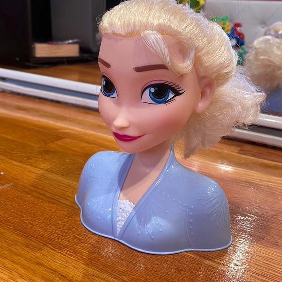 Elsa hairstyle doll - Picture 1 of 2